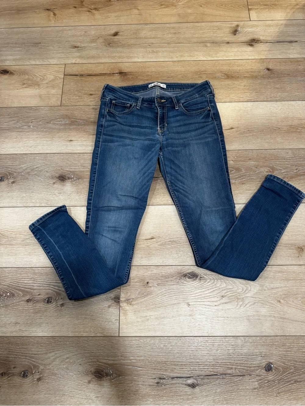 Hollister dark wash skinny stretch jeans, 5 pocket, low rise, some fading, 7R.